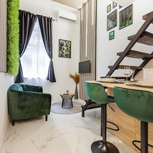 Modern Downtown Oasis