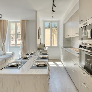 Appartement de Luxe à 2 Chambres à Coucher