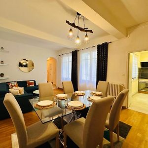 Appartement à 3 Chambres à Coucher aux Étages Supérieurs