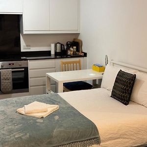 Appartement Suite à 3 Chambres à Coucher