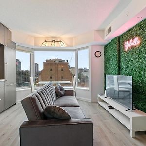 Luxurious Suite In Yorkville