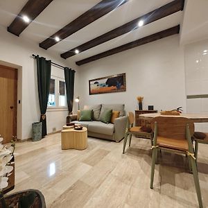 Le Charme Little Apartments
