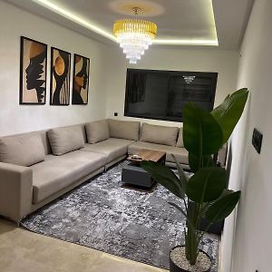 Appartement de Luxe à 2 Chambres à Coucher
