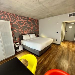 Chambre Lit King-Size avec Accès aux Personnes Handicapées