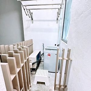 Studio Lit Queen-Size