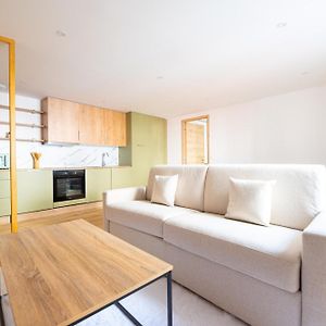 Appartement de Luxe à 2 Chambres à Coucher