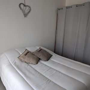 Appartement à 3 Chambres à Coucher aux Étages Supérieurs