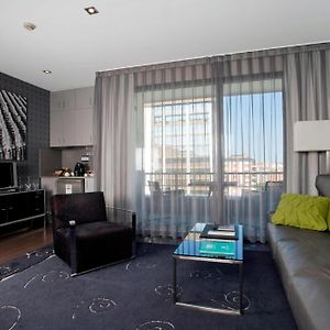 Suite à 2 Chambres à Coucher Lit King-Size
