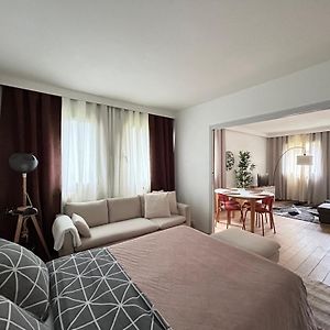 Big Apartment Eiffel Tower View