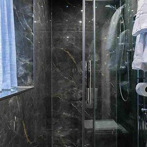 Appartement de Luxe à 2 Chambres à Coucher