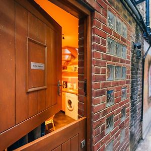 Quirky And Cosy Soho Stables House