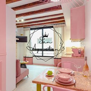 Glamorous Pink Studio In City Center