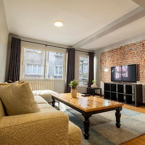 Private Fourlex House With Central Location