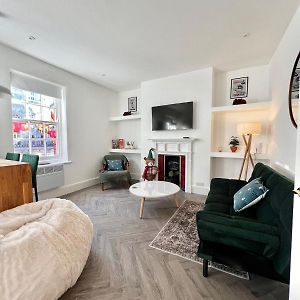 Appartement de Luxe à 2 Chambres à Coucher