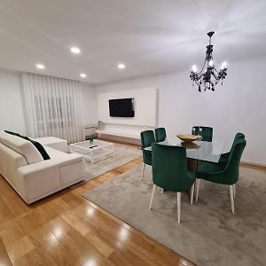 Appartement à 3 Chambres à Coucher