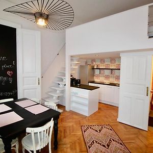 Appartement à 2 Chambres à Coucher