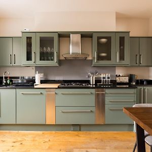 The Chelsea Nest - Stylish 2Bdr With Balcony