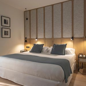 Chambre Lit Queen-Size avec Accès aux Personnes Handicapées