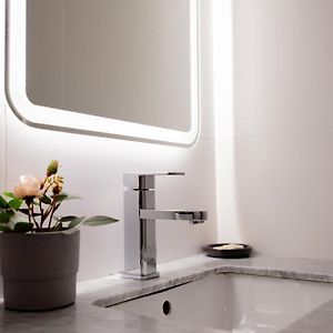 Chambre Compacte Lit Queen-Size