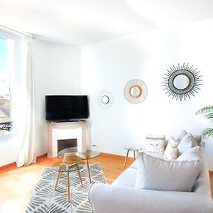 Beautiful 3 bedroom Sea view steps away from the Palais