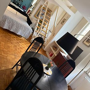 coronari guest house