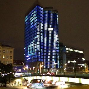 Rooftop Cozy Apartment Near Innerstadt With Ac