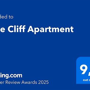 Blue Cliff Apartment