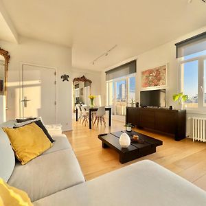 Lovely Loft In Panoramic View!