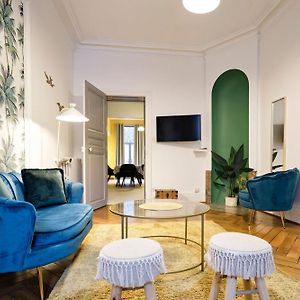 Appartement à 4 Chambres à Coucher