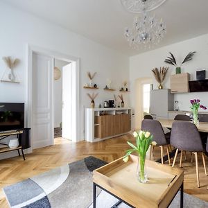 Appartement à 3 Chambres à Coucher