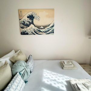 Studio Lit Queen-Size