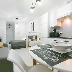 Queen Home Mary Rose For Medium Rent