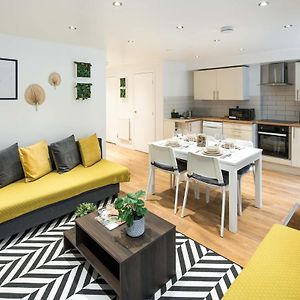 Appartement à 2 Chambres à Coucher