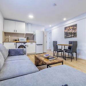 Appartement à 2 Chambres à Coucher