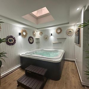 Appartement à 3 Chambres à Coucher