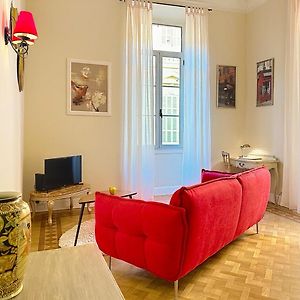 Magnificent spacious apartment in an Old Niçois Palace