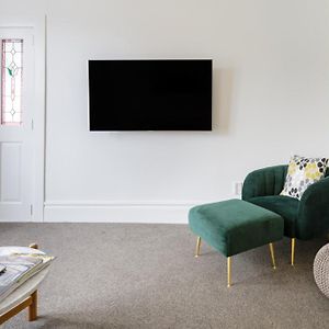 Light-Filled Renovated Villa Walk To Ponsonby Road