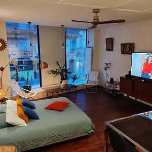 Studio Lit King-Size