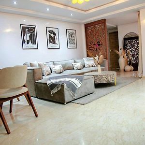 Appartement de Luxe à 2 Chambres à Coucher