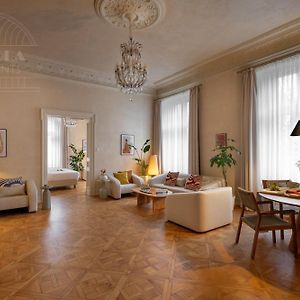 Le Jardin - Classy, Elegant Apartments In The City Center