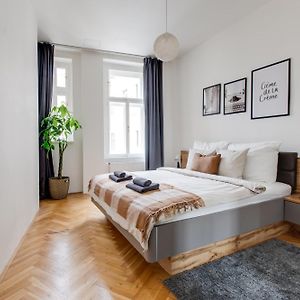Stylish Quiet 2Bds Rooms Flat Letna Park - U14
