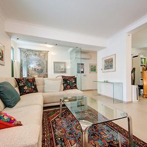 Appartement à 3 Chambres à Coucher