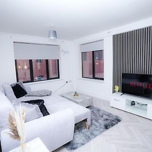 2 Bed Apartment - Bham City Centre, Next To Utility Arena - Free Parking!