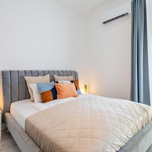 Cozy New Home - Easy City Center Access