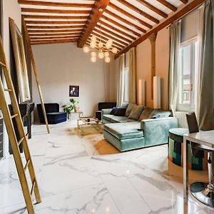 Appartement de Luxe à 4 Chambres à Coucher