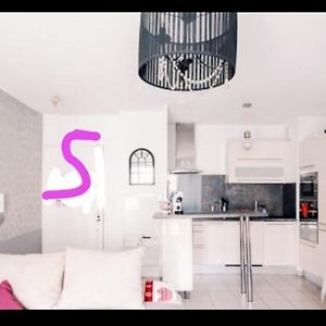 Appartement à 2 Chambres à Coucher