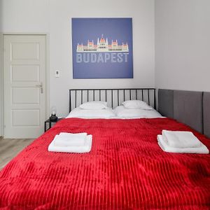 Downtown Apartment House Red