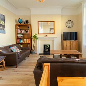 Stylish 2Bed Steps From Iconic Waterloo!