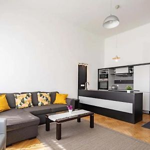 Appartement à 3 Chambres à Coucher