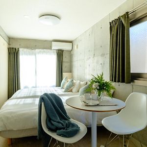 Studio Lit King-Size